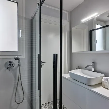 Sunny And Comfy 2bd In Kolonaki Athens