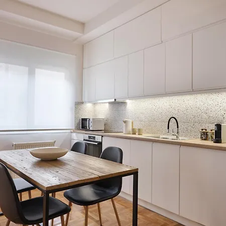 Sunny And Comfy 2bd In Kolonaki *
