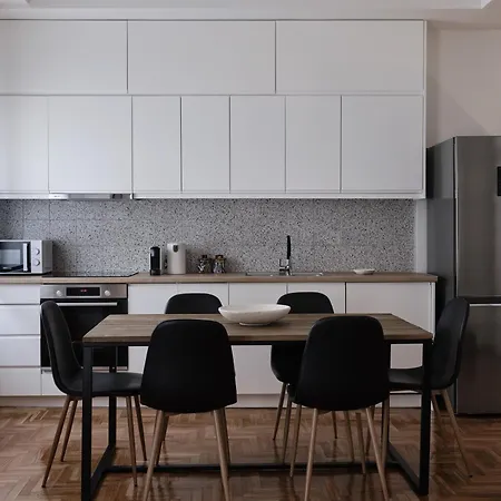 Apartment Sunny And Comfy 2bd In Kolonaki *